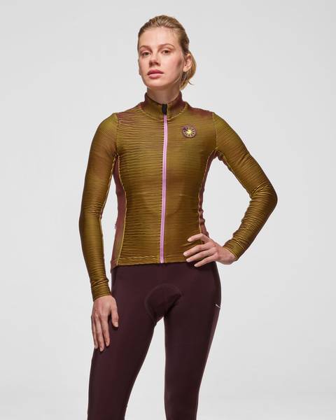 Model is wearing a size S long sleeve